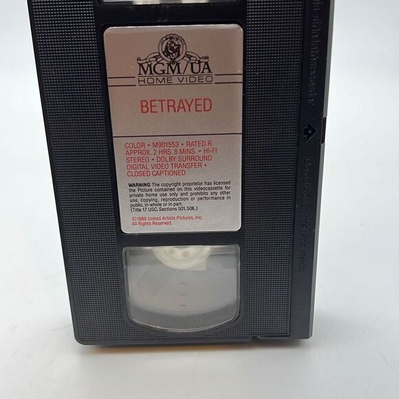 Betrayed‎ (1988) VHS - Tom Berenger, Debra Winger Thriller - Picture 3 of 3